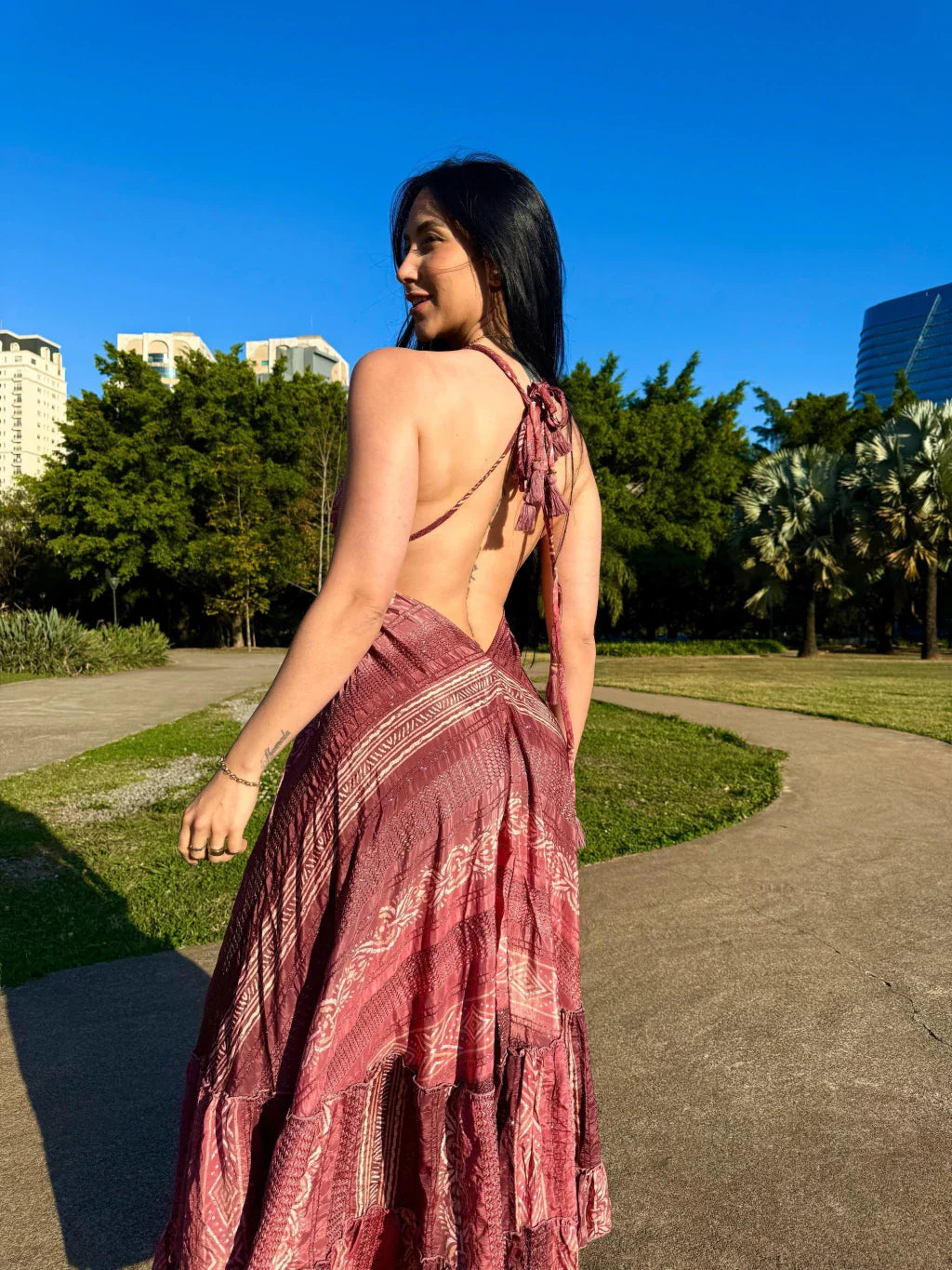 VESTIDO EM VISCOSE LONGO MELISSA ROSA QUEIMADO